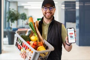 a man holding his keto grocery shopping apps