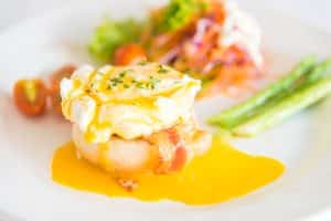 Keto Eggs benedict for breakfast